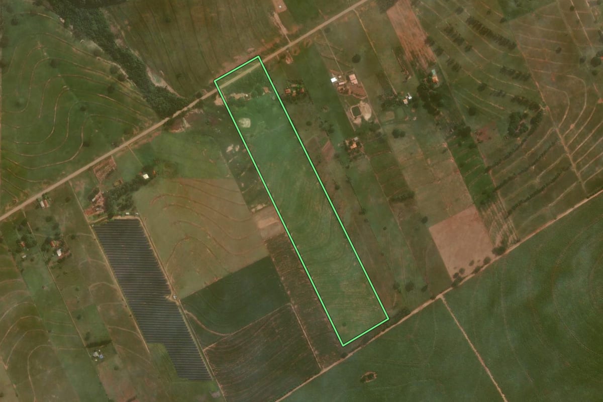 Imagem de satélite do imóvel rural em Umuarama (PR), com o contorno declarado no CAR desenhado por cima.