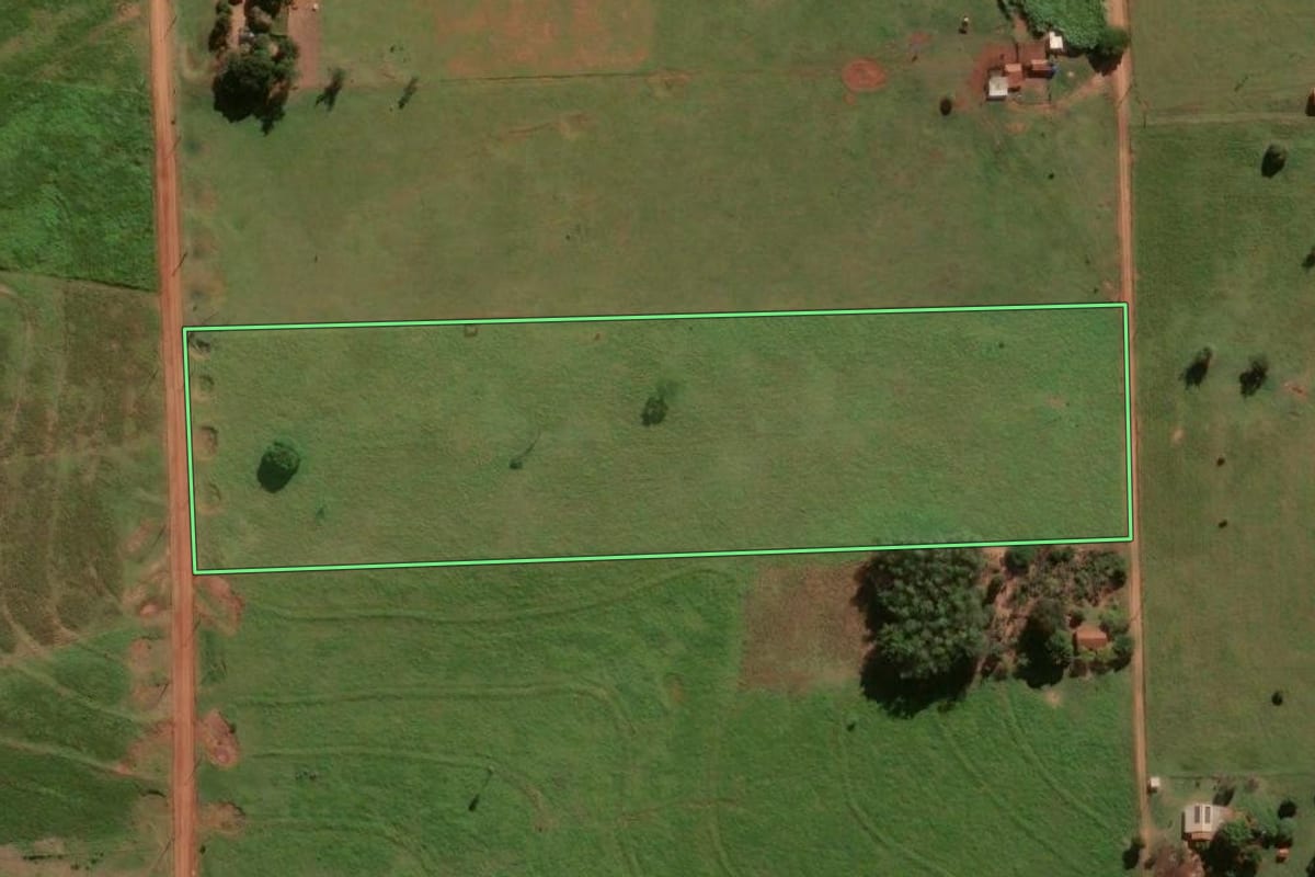 Imagem de satélite do imóvel rural em Umuarama (PR), com o contorno declarado no CAR desenhado por cima.