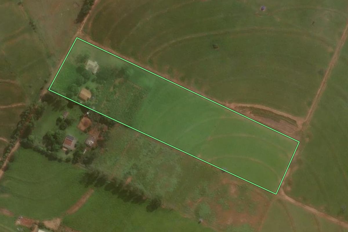 Imagem de satélite do imóvel rural em Umuarama (PR), com o contorno declarado no CAR desenhado por cima.