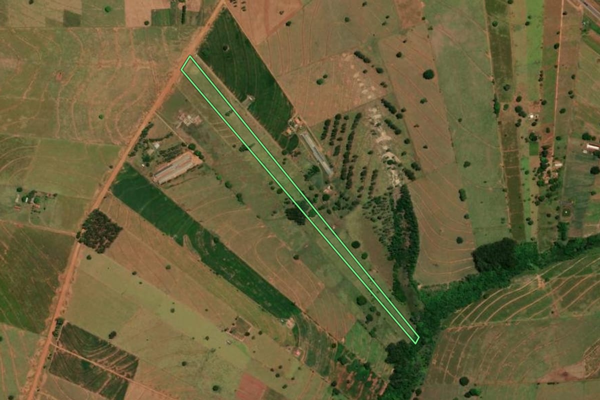 Imagem de satélite do imóvel rural em Umuarama (PR), com o contorno declarado no CAR desenhado por cima.