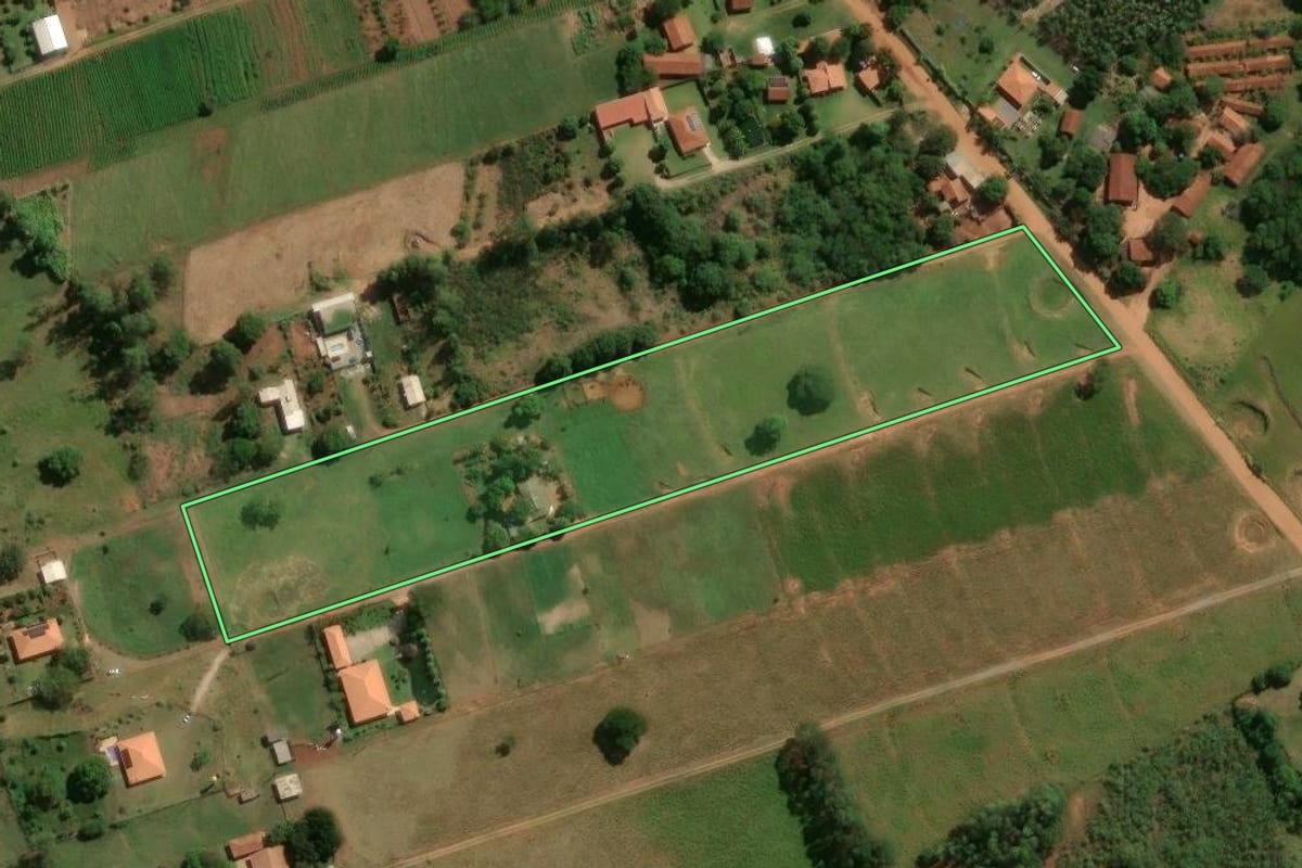 Imagem de satélite do imóvel rural em Umuarama (PR), com o contorno declarado no CAR desenhado por cima.