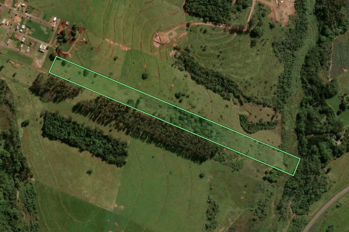 Imagem de satélite do imóvel rural em Umuarama (PR), com o contorno declarado no CAR desenhado por cima.