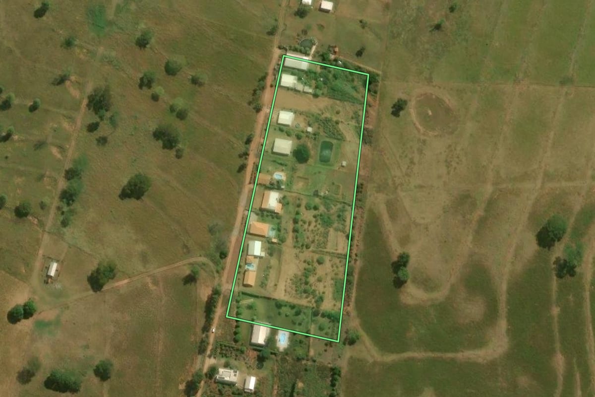 Imagem de satélite do imóvel rural em Umuarama (PR), com o contorno declarado no CAR desenhado por cima.