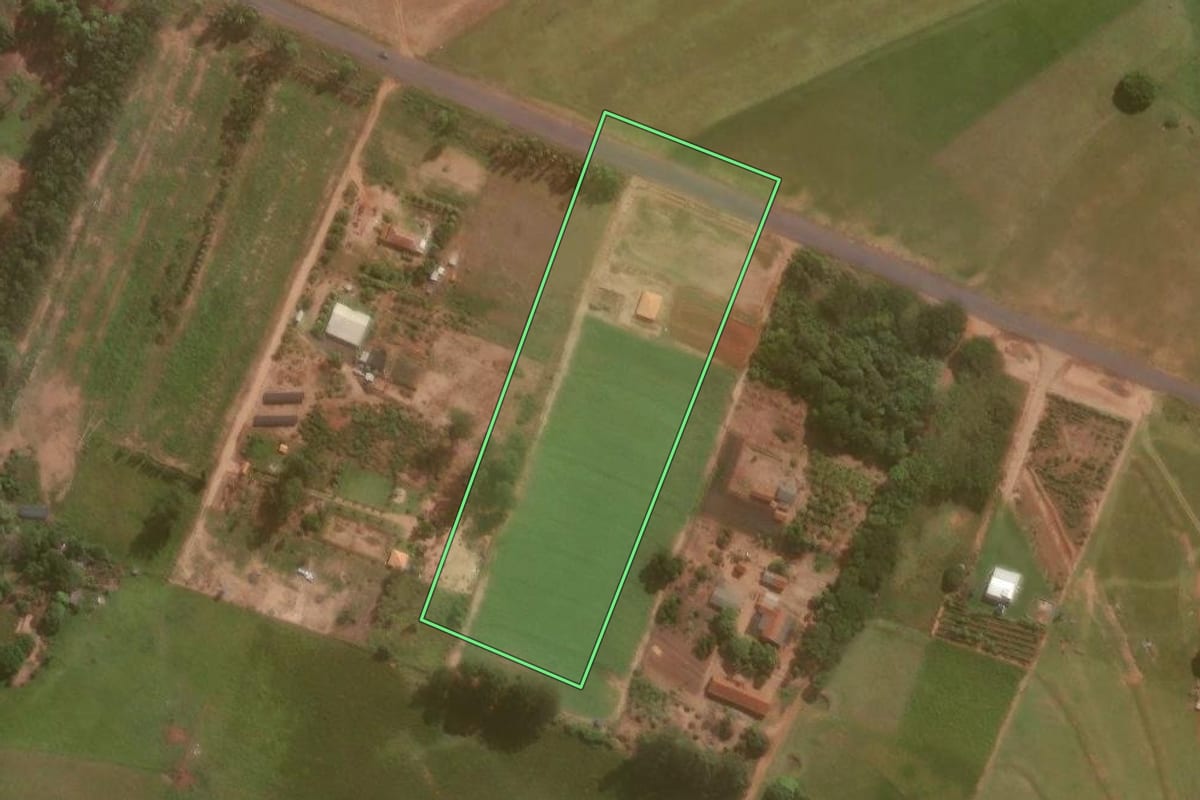 Imagem de satélite do imóvel rural em Umuarama (PR), com o contorno declarado no CAR desenhado por cima.