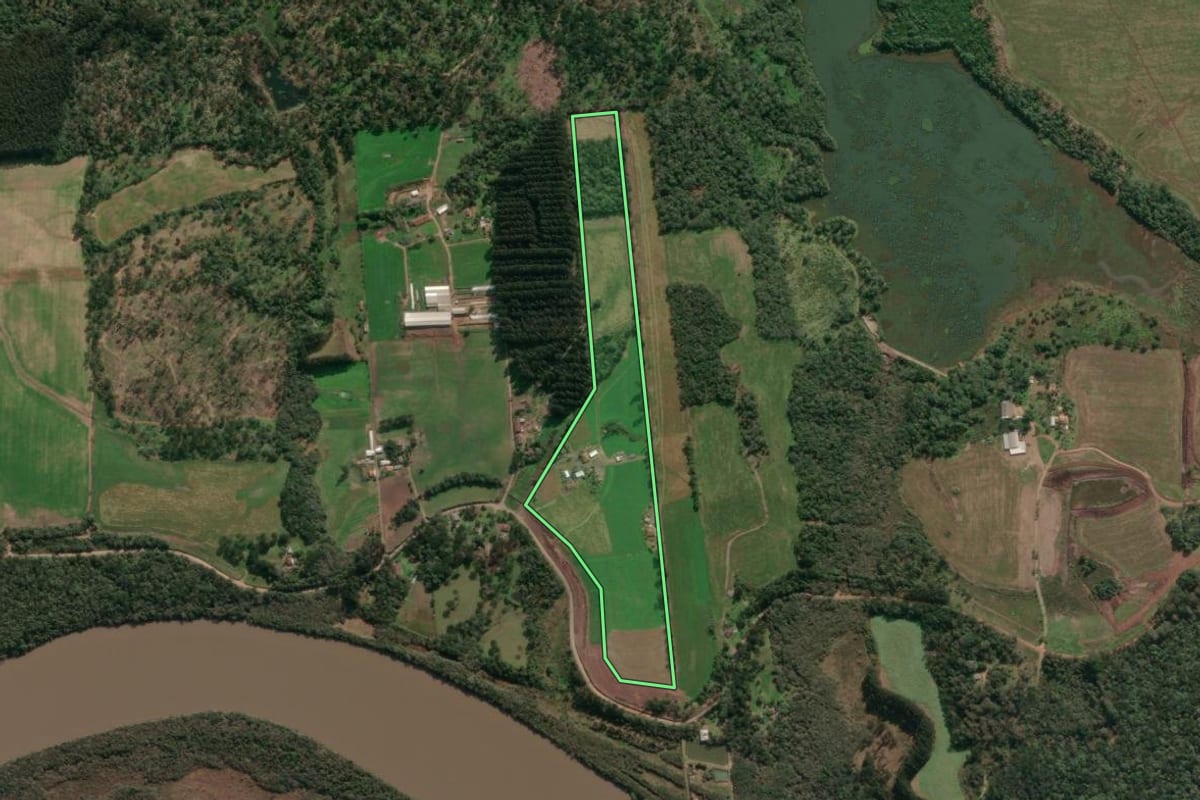 Imagem de satélite do imóvel rural em União da Vitória (PR), com o contorno declarado no CAR desenhado por cima.