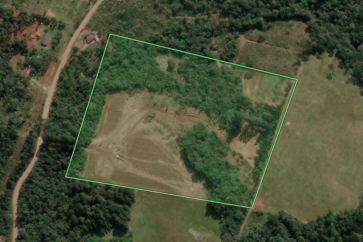 Imagem de satélite do imóvel rural em União da Vitória (PR), com o contorno declarado no CAR desenhado por cima.