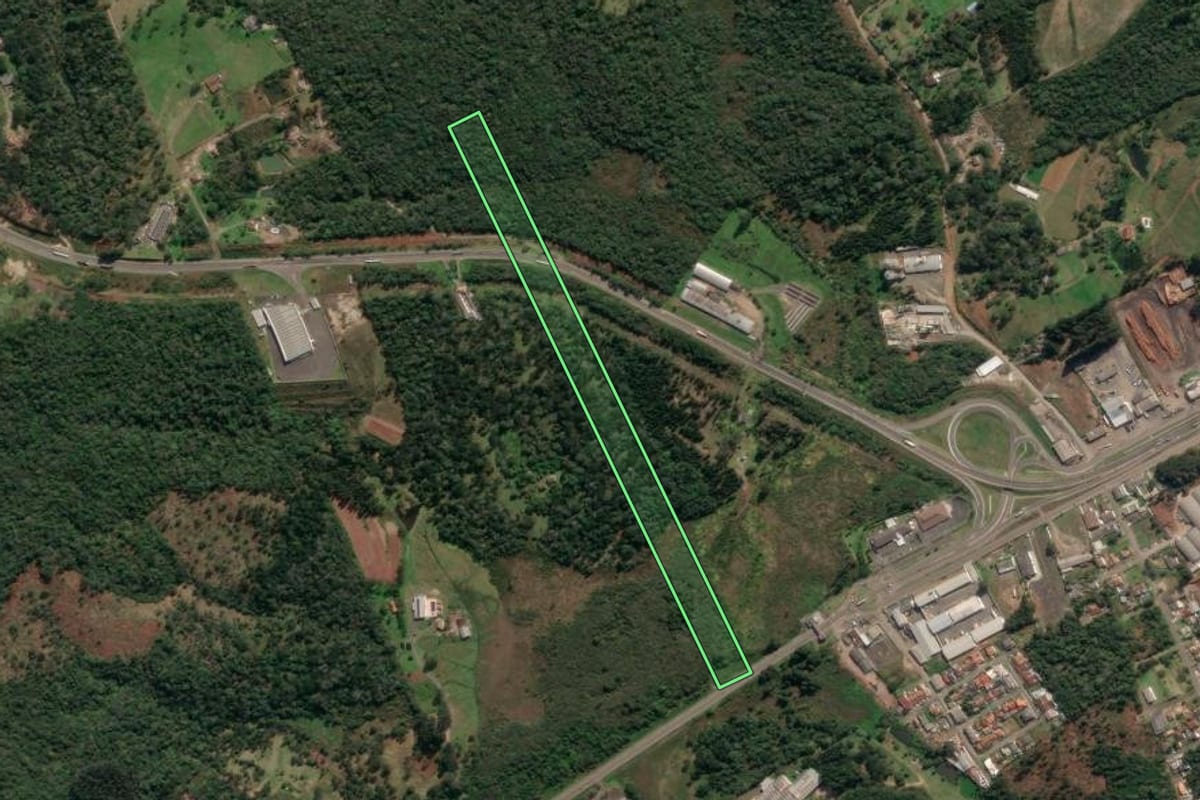 Imagem de satélite do imóvel rural em União da Vitória (PR), com o contorno declarado no CAR desenhado por cima.