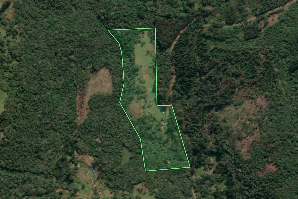 Imagem de satélite do imóvel rural em União da Vitória (PR), com o contorno declarado no CAR desenhado por cima.