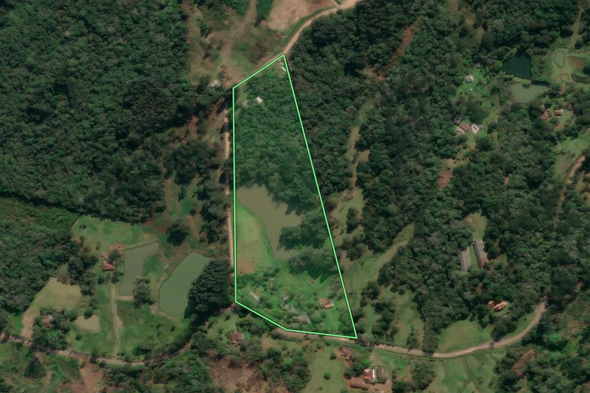 Imagem de satélite do imóvel rural em União da Vitória (PR), com o contorno declarado no CAR desenhado por cima.