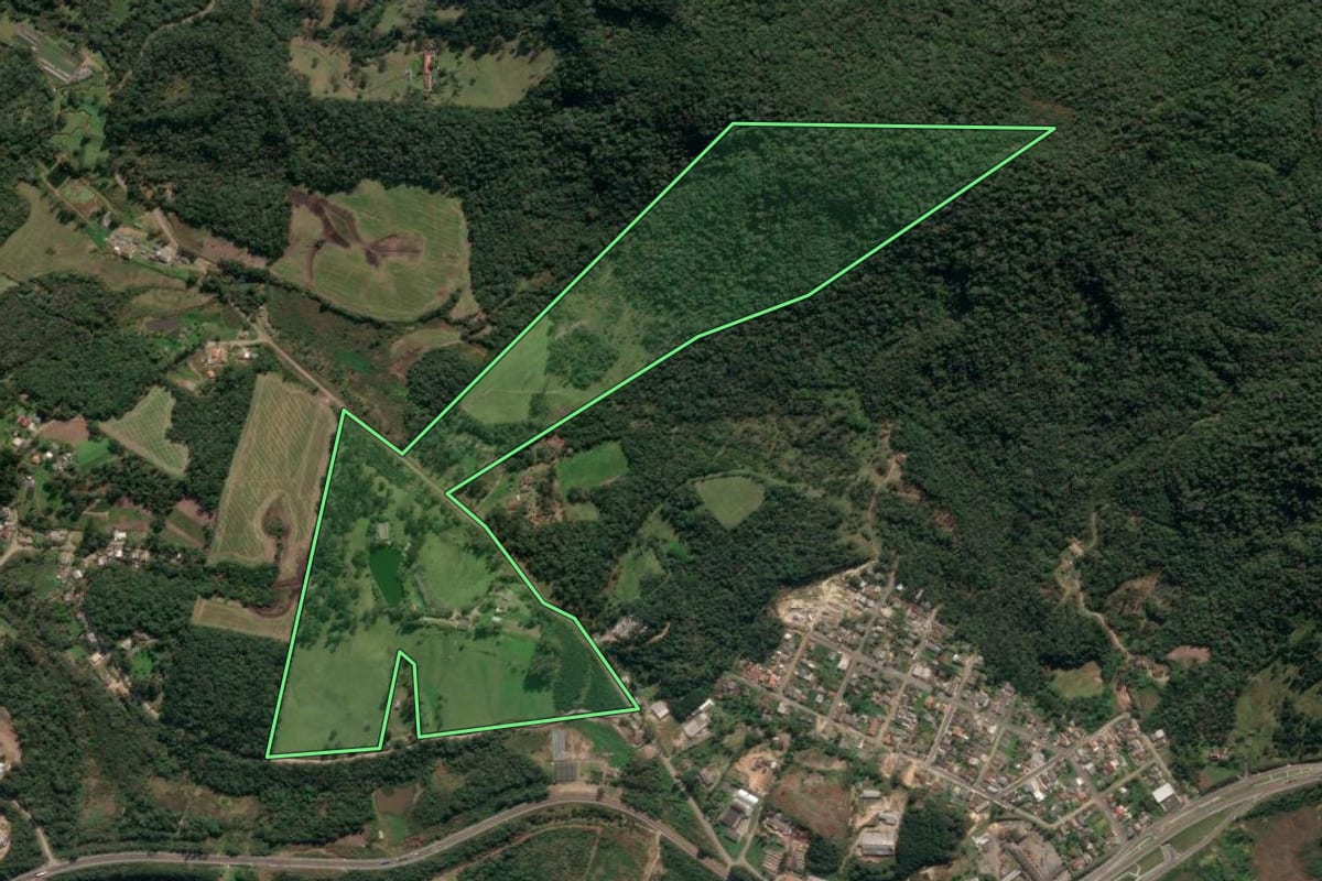 Imagem de satélite do imóvel rural em União da Vitória (PR), com o contorno declarado no CAR desenhado por cima.