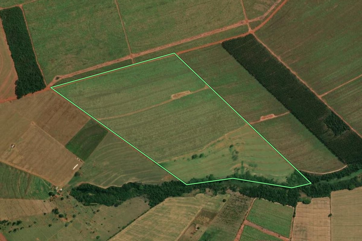 Imagem de satélite do imóvel rural em Uniflor (PR), com o contorno declarado no CAR desenhado por cima.
