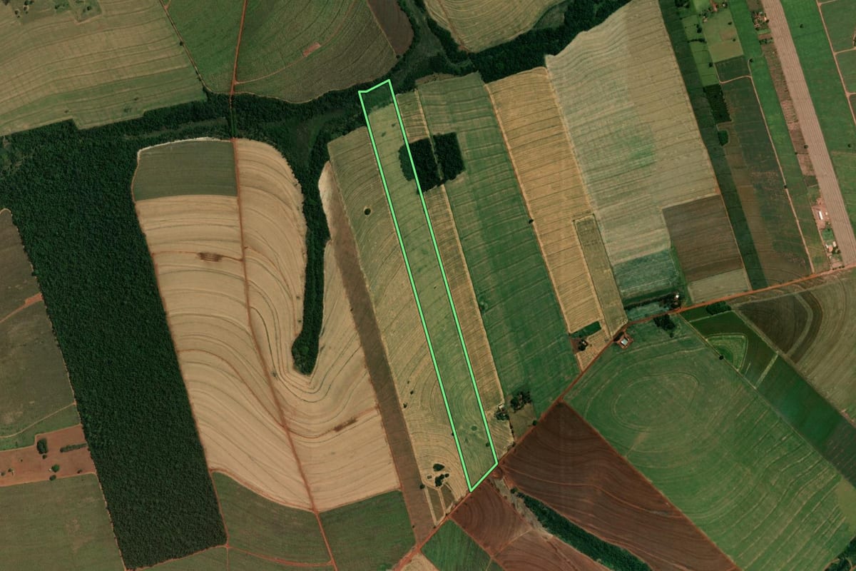 Imagem de satélite do imóvel rural em Uniflor (PR), com o contorno declarado no CAR desenhado por cima.