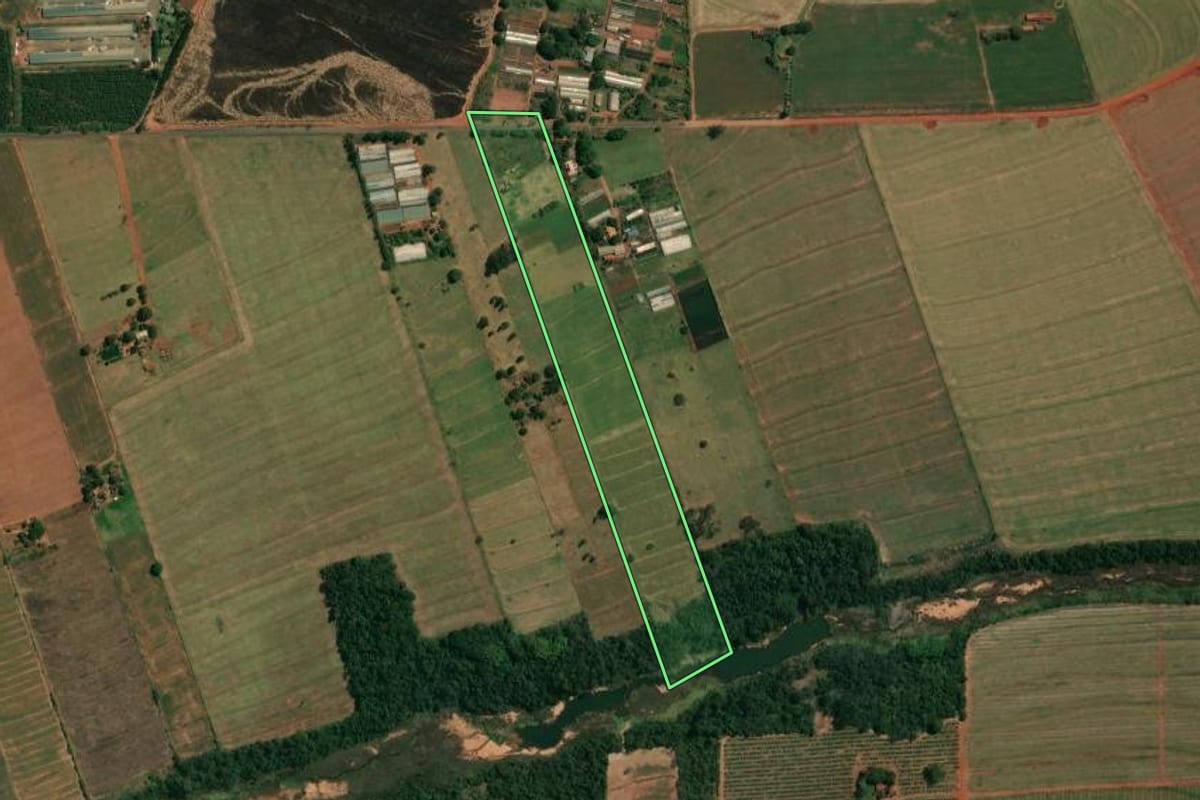 Imagem de satélite do imóvel rural em Uniflor (PR), com o contorno declarado no CAR desenhado por cima.