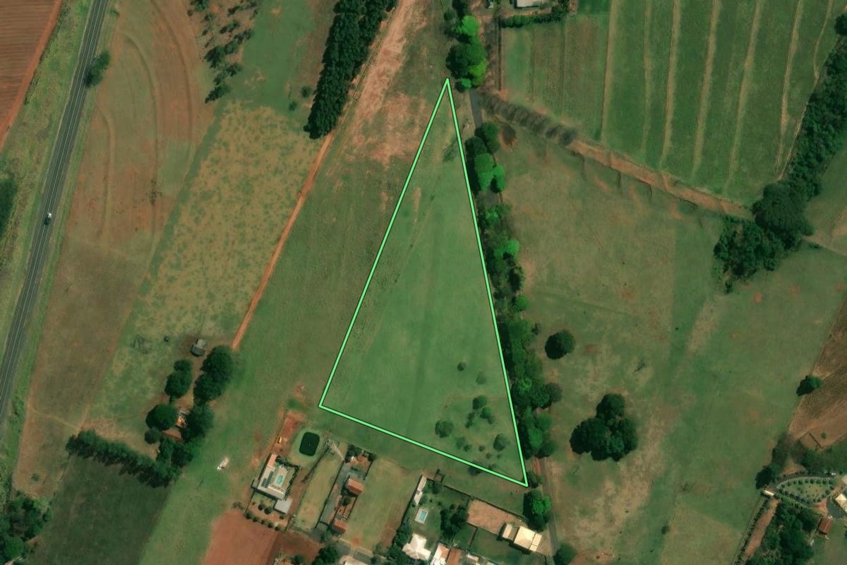 Imagem de satélite do imóvel rural em Uniflor (PR), com o contorno declarado no CAR desenhado por cima.