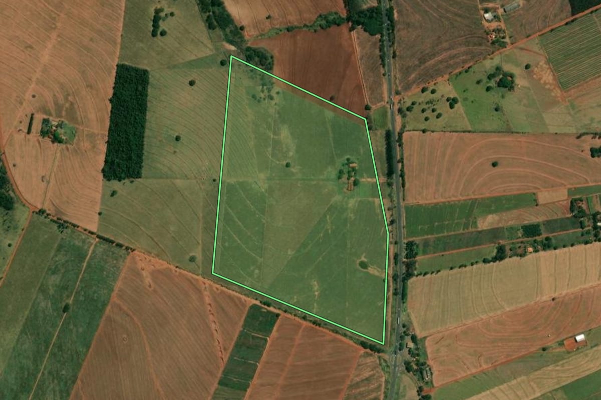 Imagem de satélite do imóvel rural em Uniflor (PR), com o contorno declarado no CAR desenhado por cima.