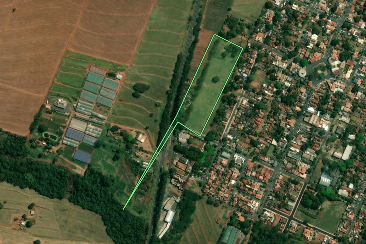 Imagem de satélite do imóvel rural em Uniflor (PR), com o contorno declarado no CAR desenhado por cima.