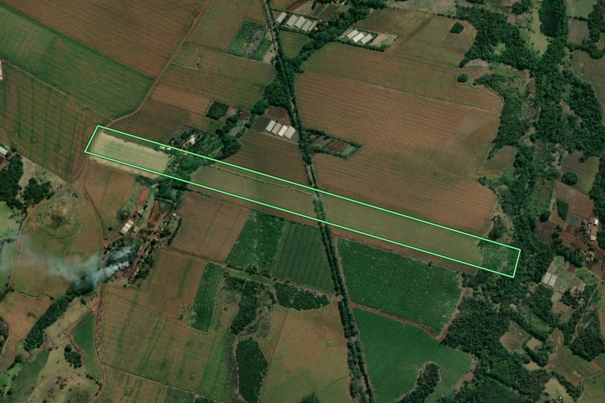 Imagem de satélite do imóvel rural em Uraí (PR), com o contorno declarado no CAR desenhado por cima.