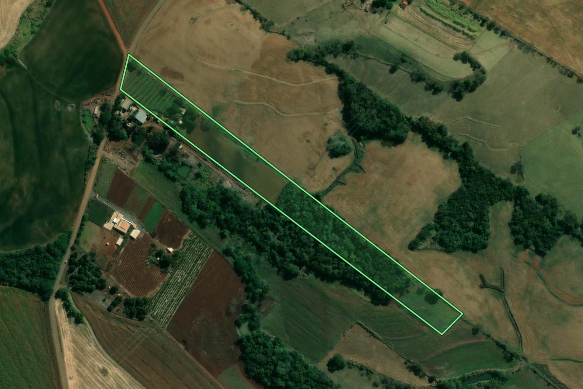 Imagem de satélite do imóvel rural em Uraí (PR), com o contorno declarado no CAR desenhado por cima.