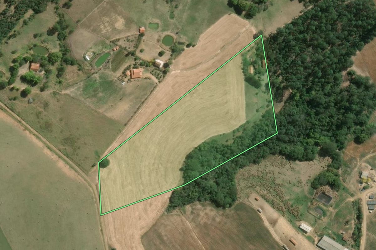 Imagem de satélite do imóvel rural em Wenceslau Braz (PR), com o contorno declarado no CAR desenhado por cima.