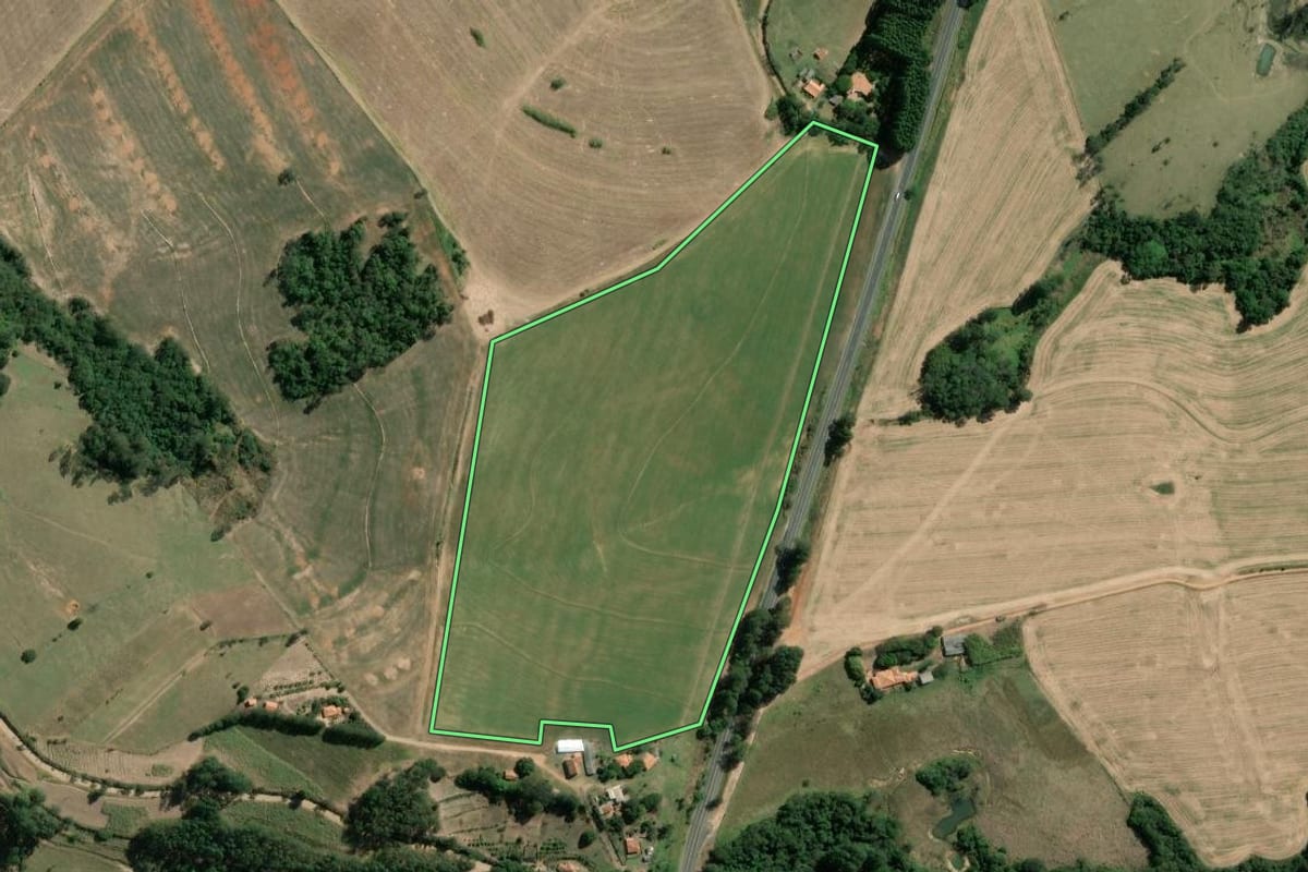 Imagem de satélite do imóvel rural em Wenceslau Braz (PR), com o contorno declarado no CAR desenhado por cima.