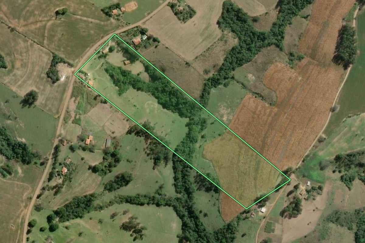 Imagem de satélite do imóvel rural em Wenceslau Braz (PR), com o contorno declarado no CAR desenhado por cima.