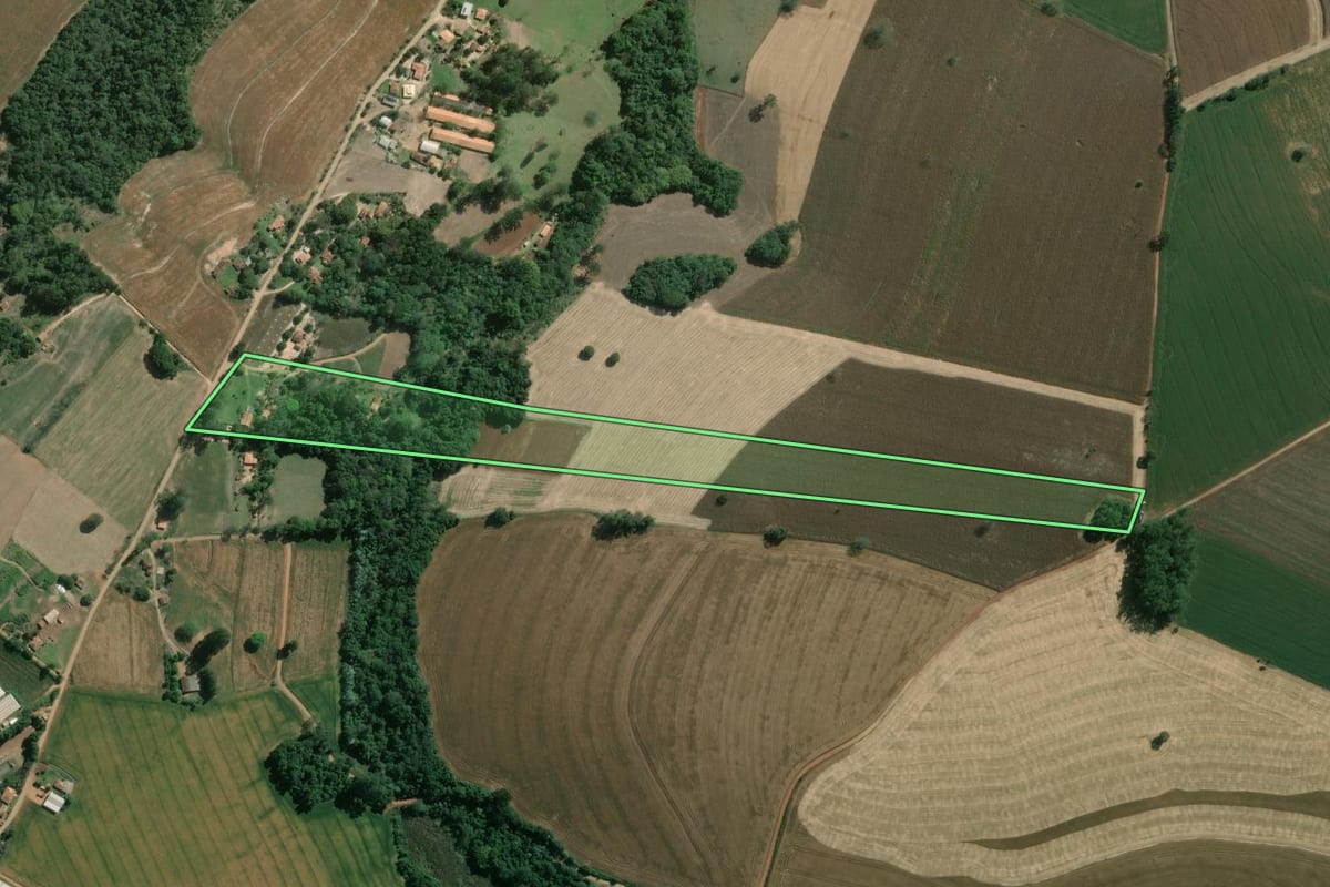 Imagem de satélite do imóvel rural em Wenceslau Braz (PR), com o contorno declarado no CAR desenhado por cima.