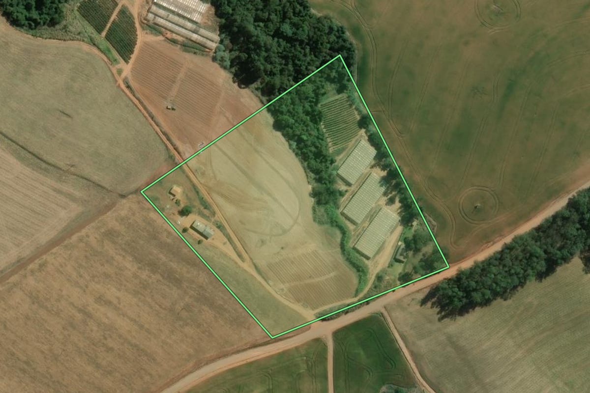 Imagem de satélite do imóvel rural em Wenceslau Braz (PR), com o contorno declarado no CAR desenhado por cima.