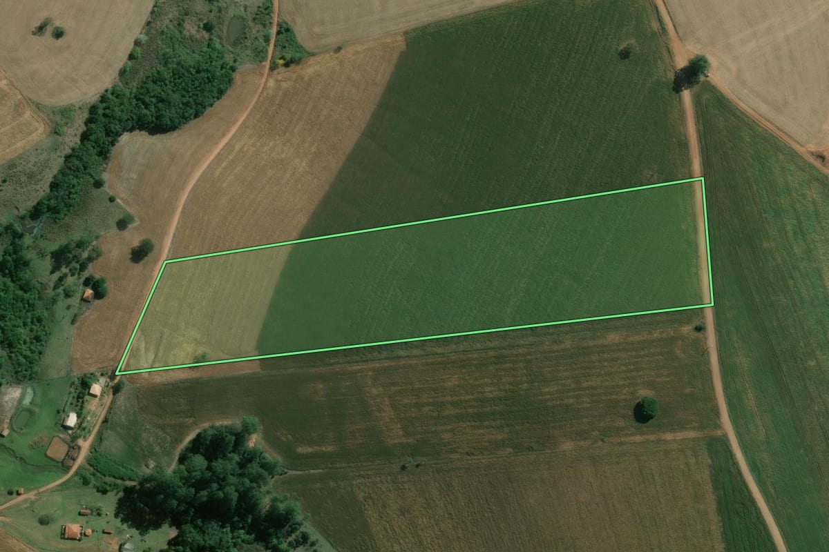 Imagem de satélite do imóvel rural em Wenceslau Braz (PR), com o contorno declarado no CAR desenhado por cima.
