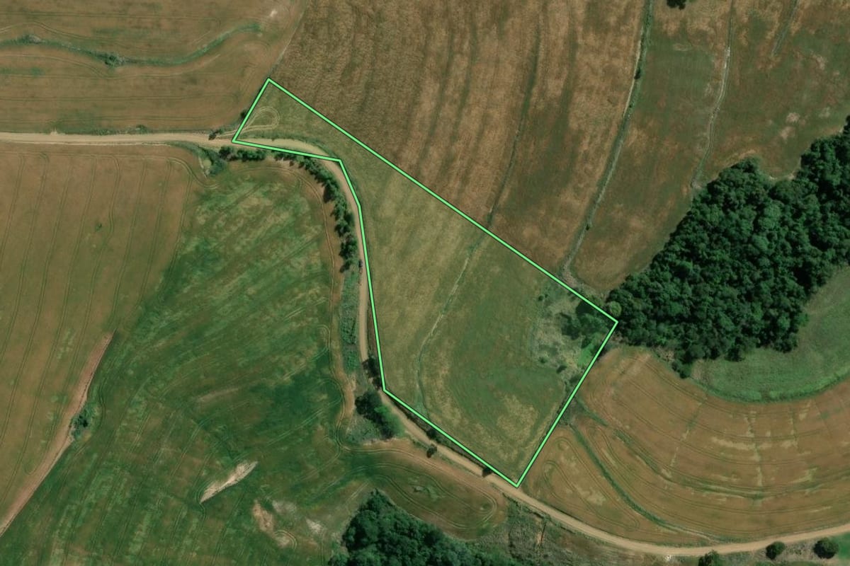 Imagem de satélite do imóvel rural em Wenceslau Braz (PR), com o contorno declarado no CAR desenhado por cima.