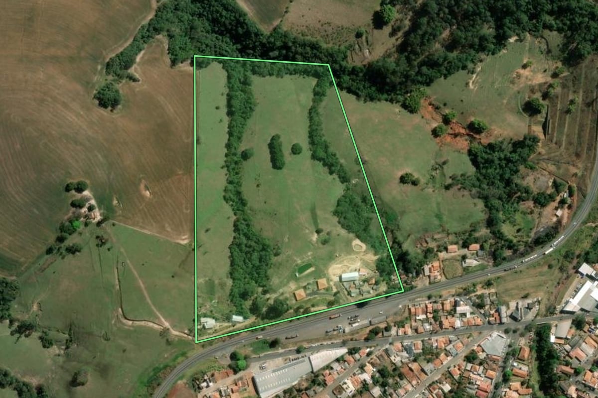 Imagem de satélite do imóvel rural em Wenceslau Braz (PR), com o contorno declarado no CAR desenhado por cima.