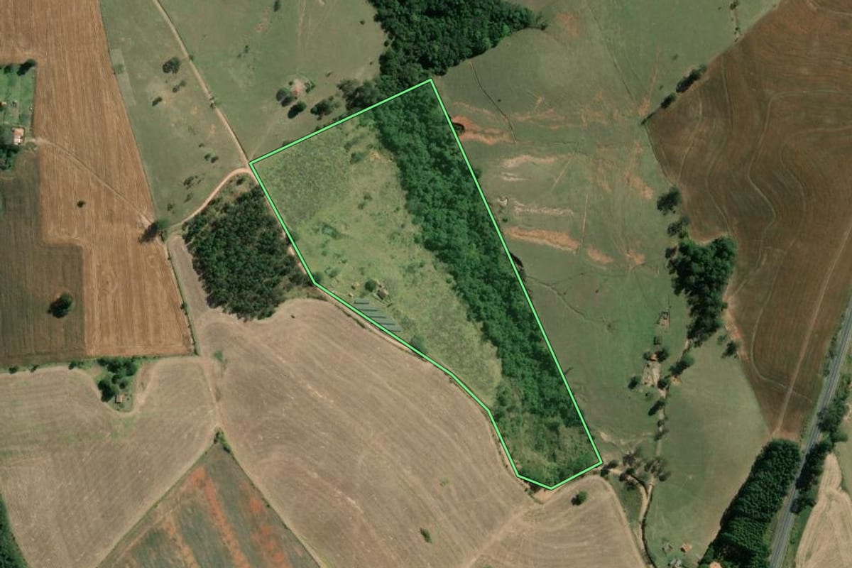 Imagem de satélite do imóvel rural em Wenceslau Braz (PR), com o contorno declarado no CAR desenhado por cima.
