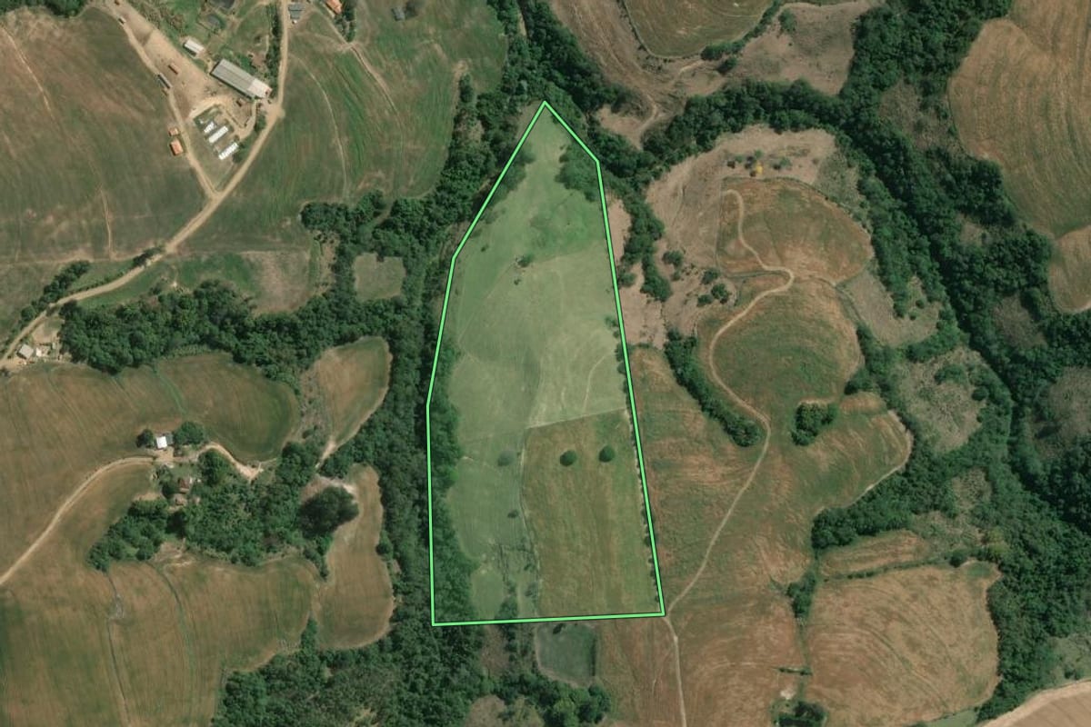 Imagem de satélite do imóvel rural em Wenceslau Braz (PR), com o contorno declarado no CAR desenhado por cima.