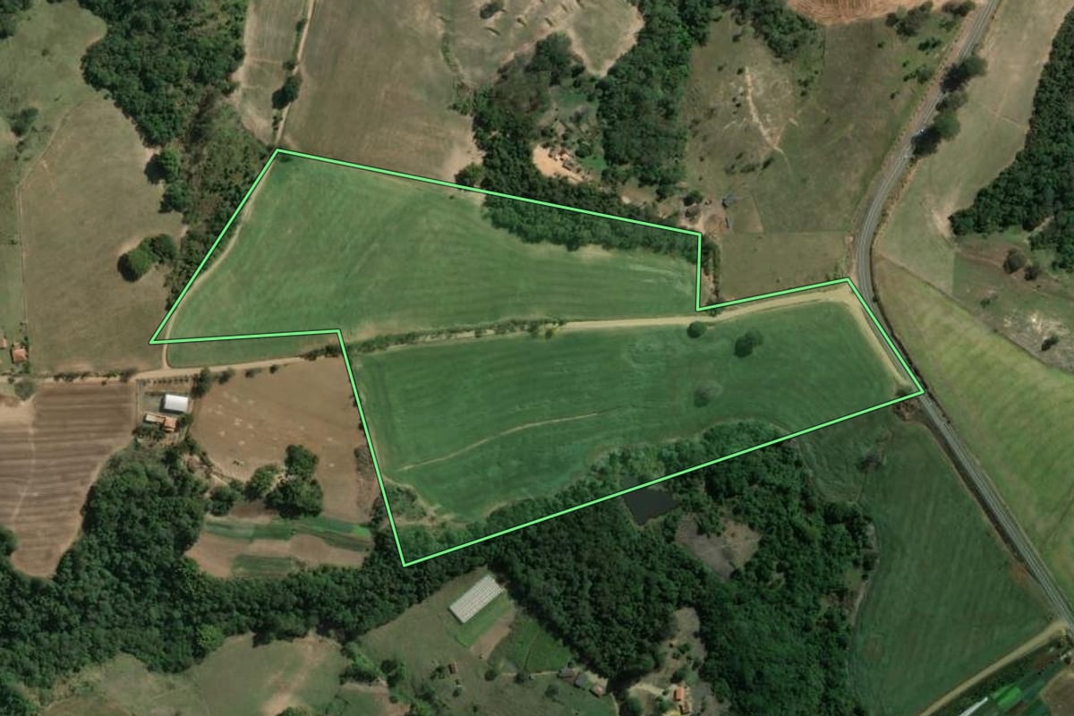 Imagem de satélite do imóvel rural em Wenceslau Braz (PR), com o contorno declarado no CAR desenhado por cima.