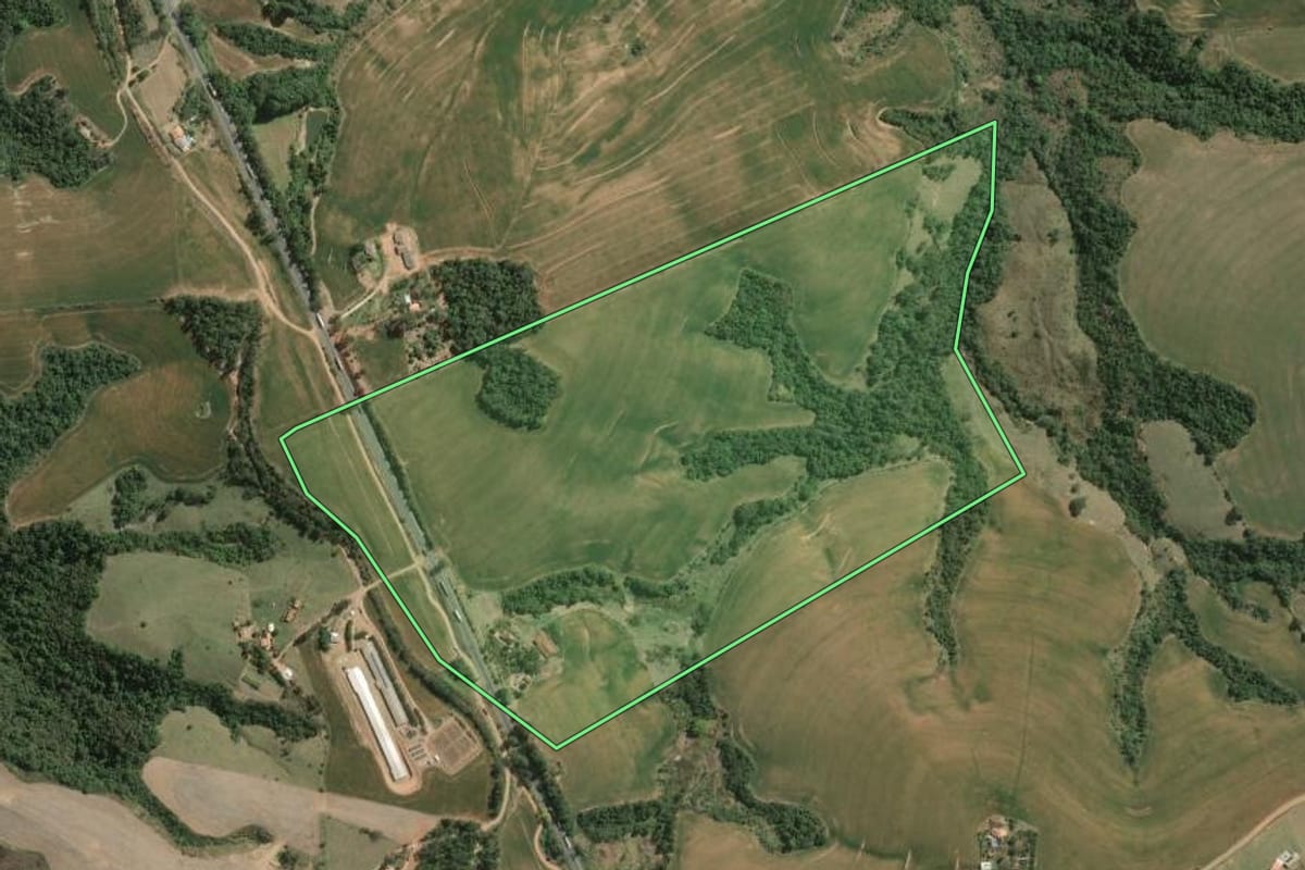 Imagem de satélite do imóvel rural em Wenceslau Braz (PR), com o contorno declarado no CAR desenhado por cima.