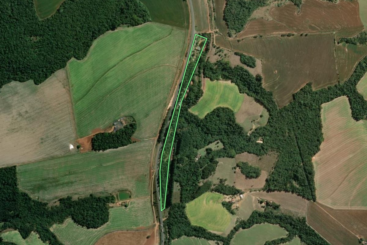 Imagem de satélite do imóvel rural em Wenceslau Braz (PR), com o contorno declarado no CAR desenhado por cima.
