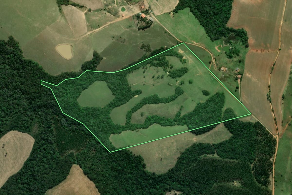 Imagem de satélite do imóvel rural em Ventania (PR), com o contorno declarado no CAR desenhado por cima.
