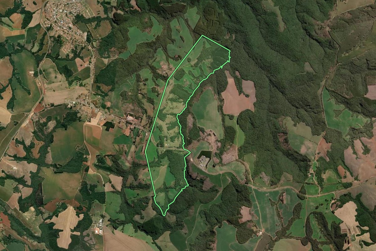 Imagem de satélite do imóvel rural em Ventania (PR), com o contorno declarado no CAR desenhado por cima.