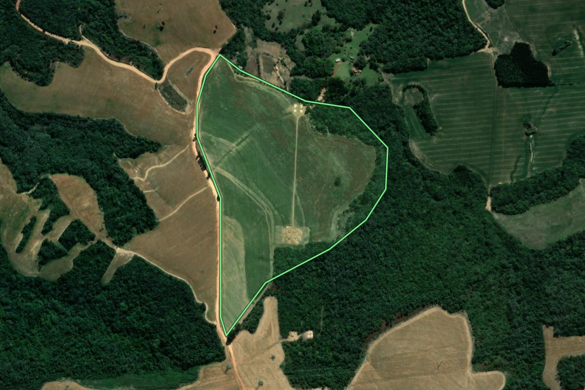 Imagem de satélite do imóvel rural em Ventania (PR), com o contorno declarado no CAR desenhado por cima.