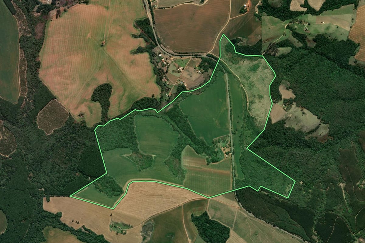 Imagem de satélite do imóvel rural em Ventania (PR), com o contorno declarado no CAR desenhado por cima.