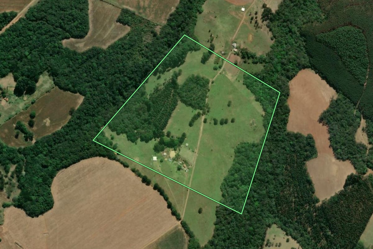 Imagem de satélite do imóvel rural em Ventania (PR), com o contorno declarado no CAR desenhado por cima.
