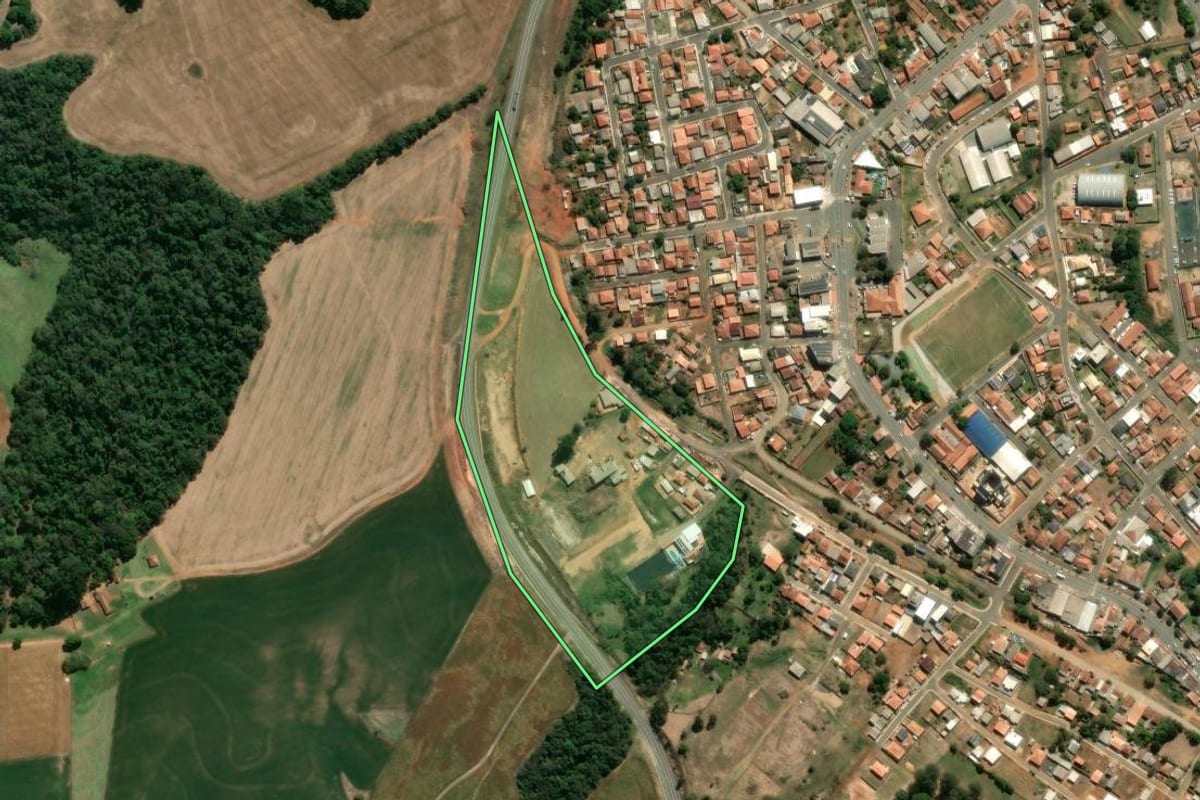Imagem de satélite do imóvel rural em Ventania (PR), com o contorno declarado no CAR desenhado por cima.