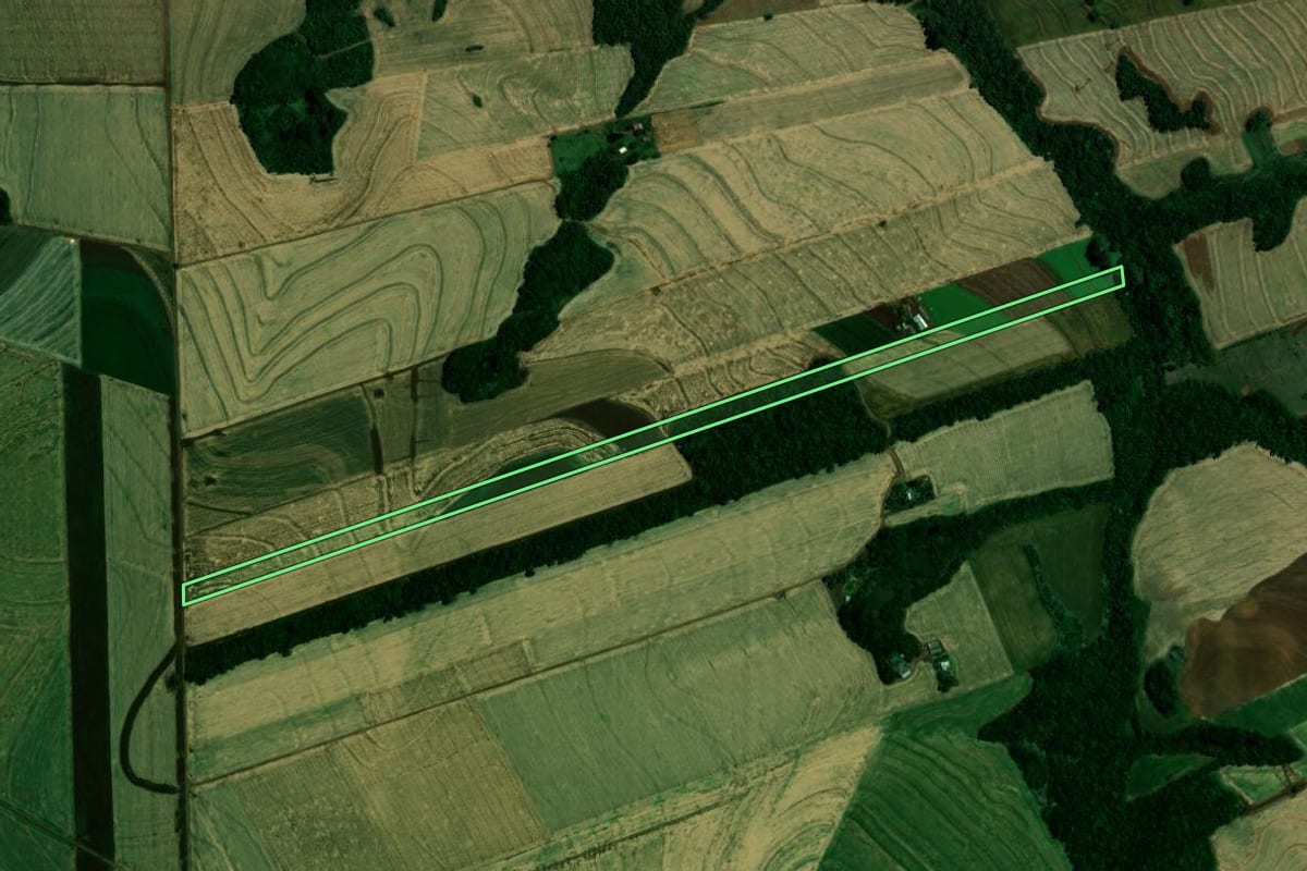 Imagem de satélite do imóvel rural em Vera Cruz do Oeste (PR), com o contorno declarado no CAR desenhado por cima.