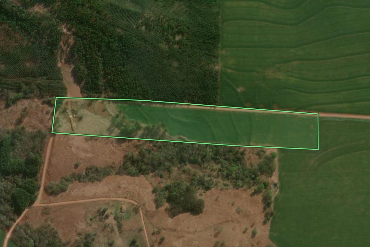 Imagem de satélite do imóvel rural em Vera Cruz do Oeste (PR), com o contorno declarado no CAR desenhado por cima.