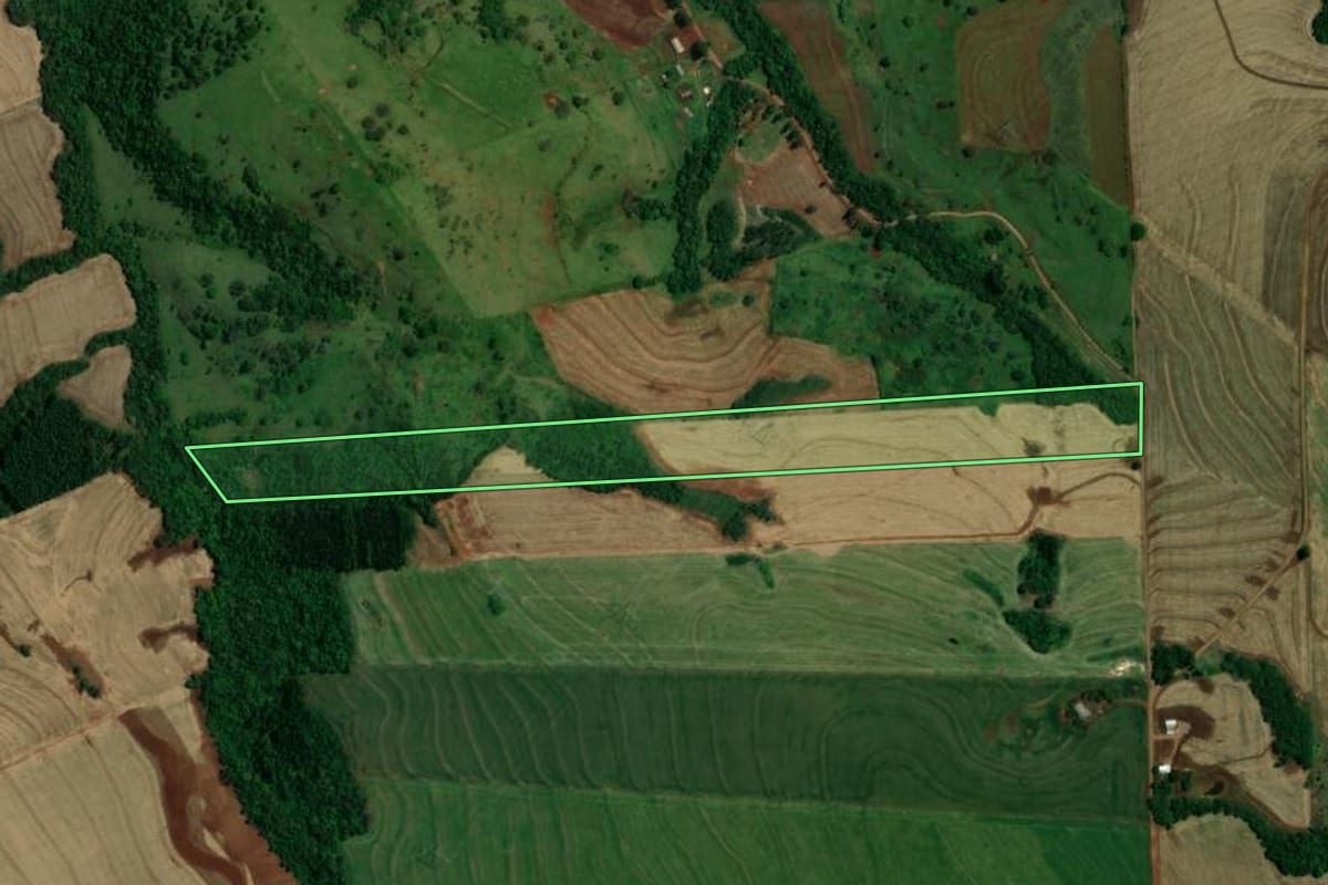 Imagem de satélite do imóvel rural em Vera Cruz do Oeste (PR), com o contorno declarado no CAR desenhado por cima.