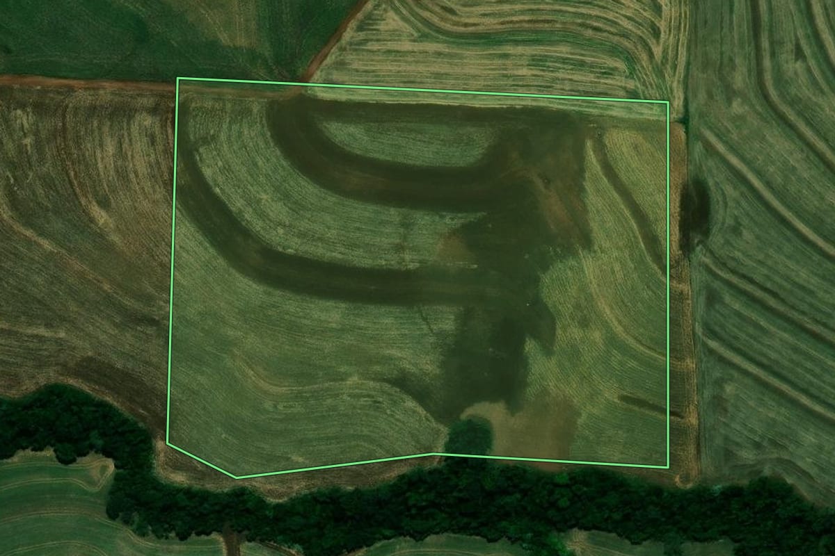 Imagem de satélite do imóvel rural em Vera Cruz do Oeste (PR), com o contorno declarado no CAR desenhado por cima.
