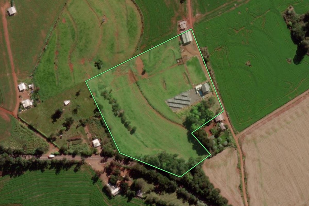 Imagem de satélite do imóvel rural em Verê (PR), com o contorno declarado no CAR desenhado por cima.