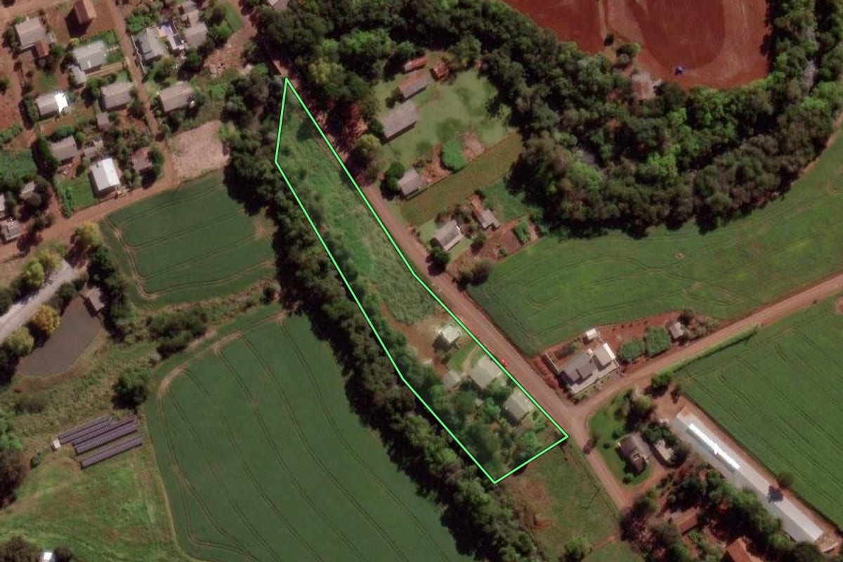 Imagem de satélite do imóvel rural em Verê (PR), com o contorno declarado no CAR desenhado por cima.