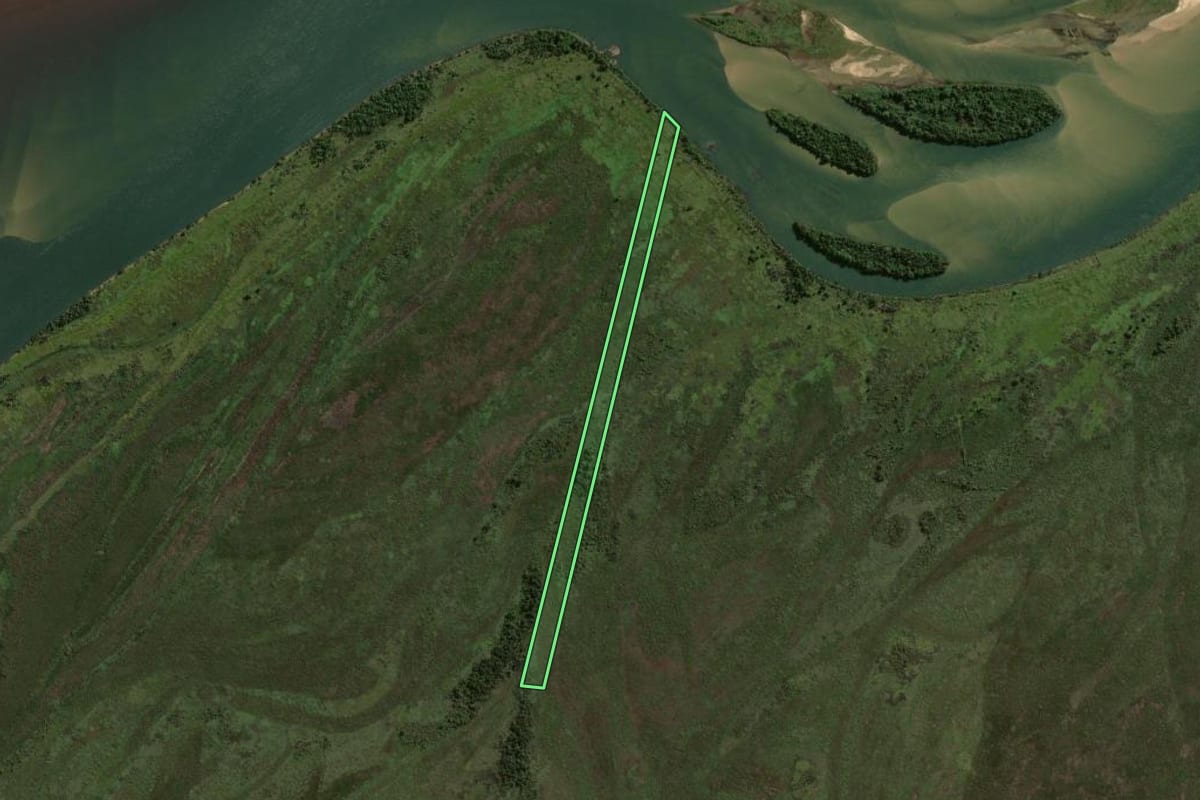 Imagem de satélite do imóvel rural em Alto Paraíso (PR), com o contorno declarado no CAR desenhado por cima.