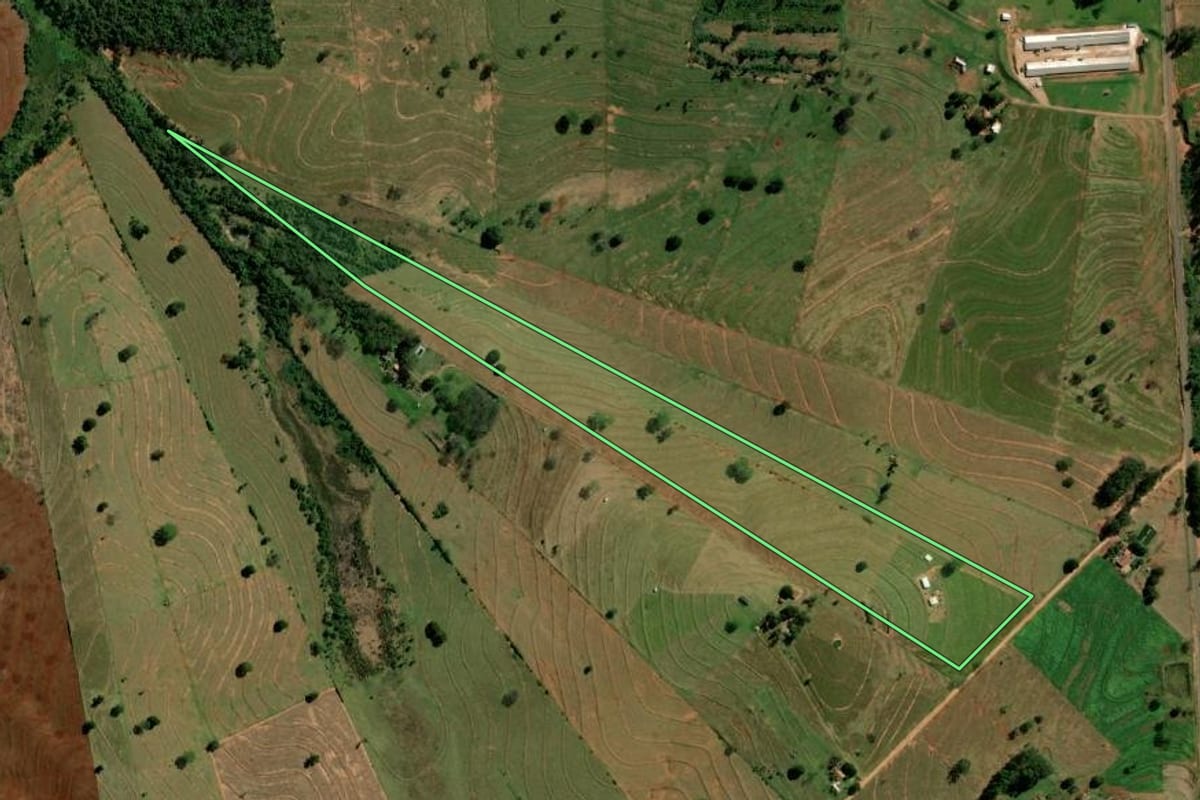 Imagem de satélite do imóvel rural em Alto Paraíso (PR), com o contorno declarado no CAR desenhado por cima.