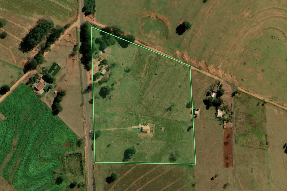Imagem de satélite do imóvel rural em Alto Paraíso (PR), com o contorno declarado no CAR desenhado por cima.